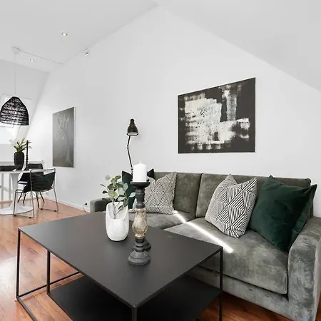 Trendy Townhouse In *
